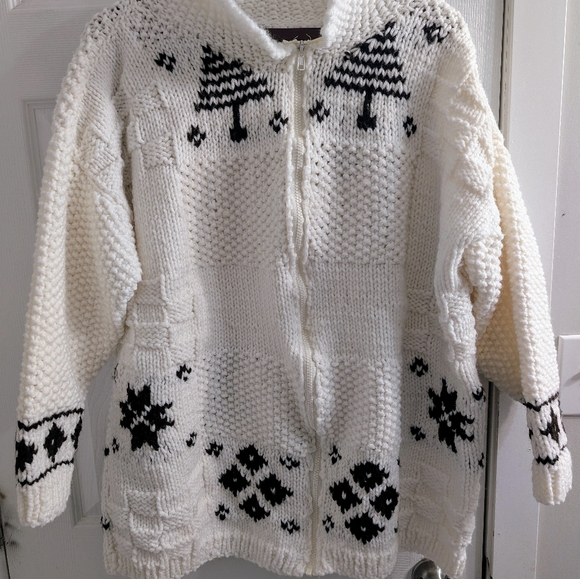 Handmade Hand knit White Cowichan style sweater zipper cardigan - Picture 5 of 7